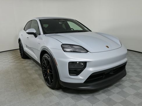 New 2025 Porsche Macan 4 Electric image 27