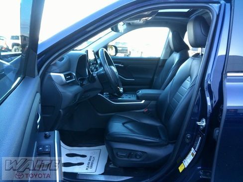 Certified 2021 Toyota Highlander XLE image 24