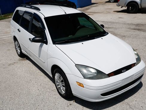 Used 2004 Ford Focus SE FWD image 9