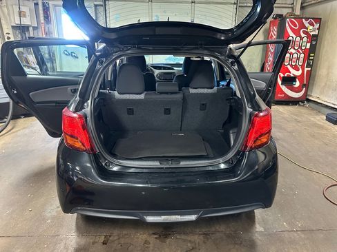 Used 2017 Toyota Yaris L image 16