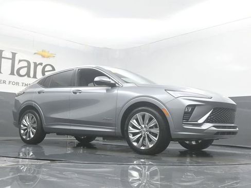 Used 2025 Buick Envista Avenir FWD image 2