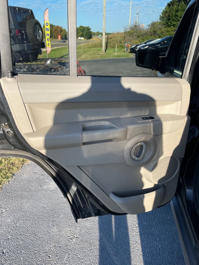 Used 2007 Jeep Commander Sport AWD/4WD image 15