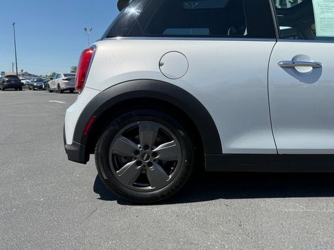 Used 2023 MINI Cooper 2-Door Hardtop FWD image 11
