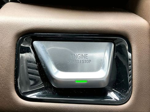 Used 2025 GMC Yukon Denali Ultimate AWD/4WD image 33