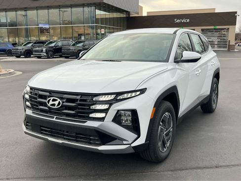 New 2026 Hyundai Tucson Blue SE w/ Tow & Go Package AWD/4WD image 2