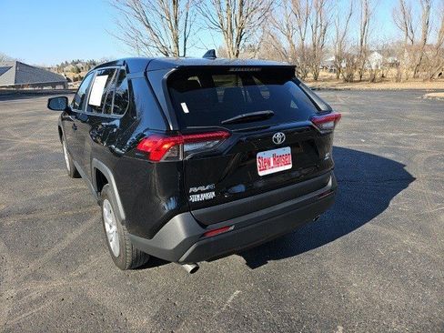 Used 2022 Toyota RAV4 LE image 3