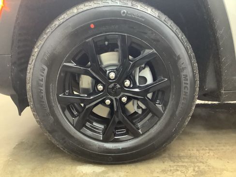 New 2026 Jeep Grand Cherokee Altitude AWD/4WD image 28