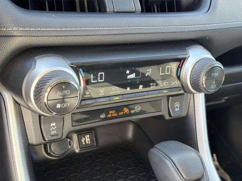 Used 2025 Toyota RAV4 XLE FWD image 37