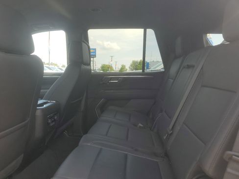 Used 2025 Chevrolet Tahoe LT AWD/4WD image 10