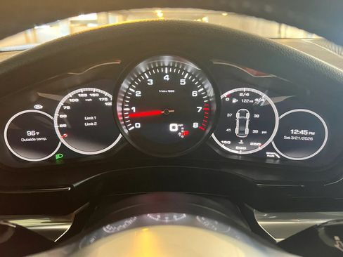 Used 2018 Porsche Panamera image 25