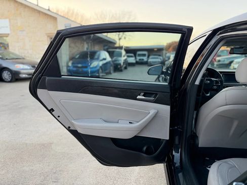 Used 2018 Hyundai Sonata Limited image 45