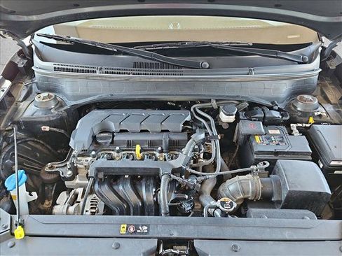Used 2025 Hyundai Venue SEL FWD image 23