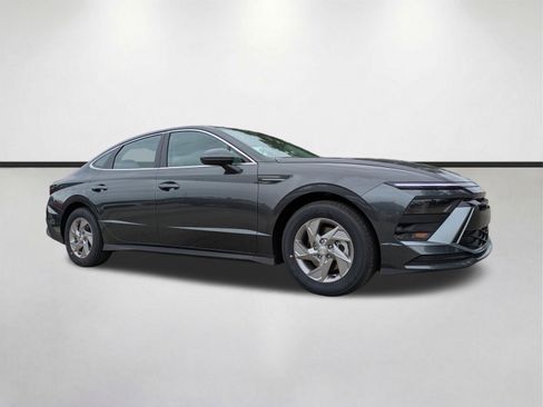 New 2026 Hyundai Sonata SE FWD image 2