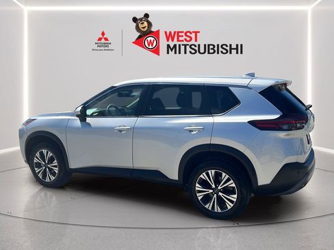 Used 2023 Nissan Rogue SV FWD image 3