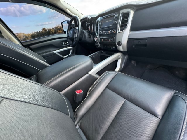 Used 2018 Nissan Titan PRO-4X w/ Pro-4x Convenience Package AWD/4WD image 32