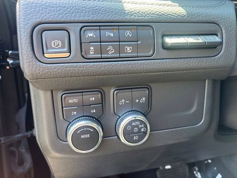 Used 2024 GMC Yukon Denali AWD/4WD image 11