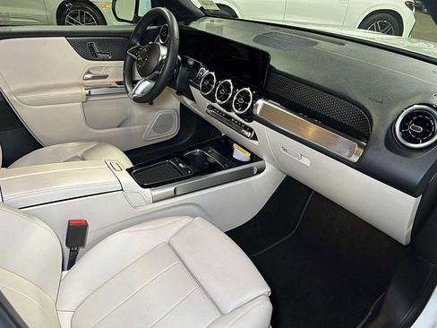 Certified 2025 Mercedes-Benz GLB 250 4MATIC image 11