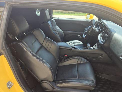 Used 2017 Dodge Challenger SRT w/ Technology Group RWD image 8