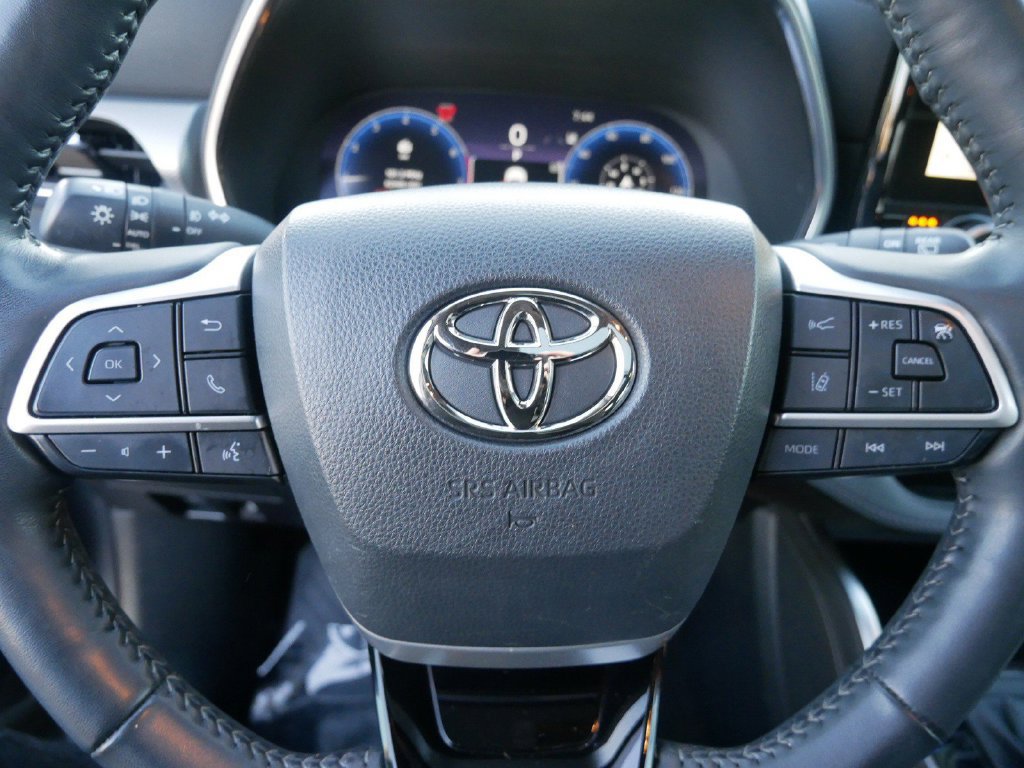 Used 2023 Toyota Highlander Platinum AWD/4WD image 19