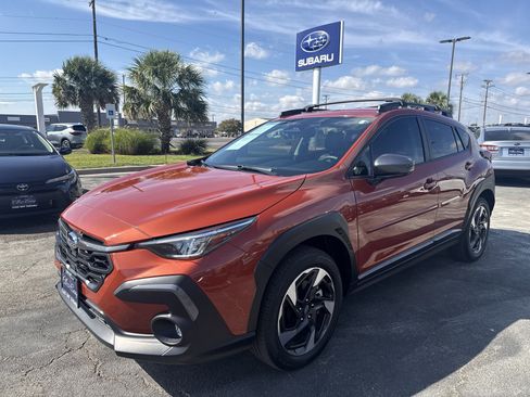 Used 2024 Subaru Crosstrek 2.5i Limited w/ Crosstrek Mirror Package image 3