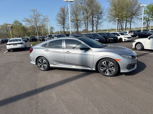 Used 2018 Honda Civic EX-T image 3