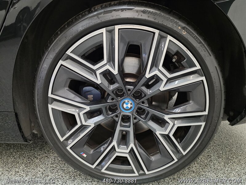 Used 2024 BMW i5 eDrive40i w/ M Sport Package RWD image 16