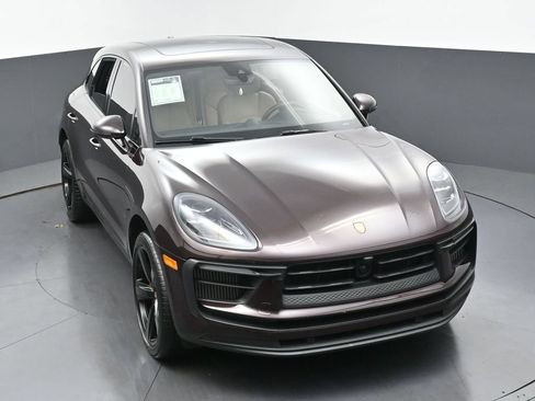 Used 2023 Porsche Macan S AWD/4WD image 42