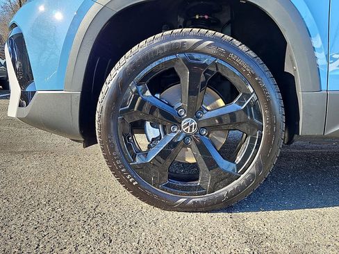 Certified 2025 Volkswagen Taos SEL image 10