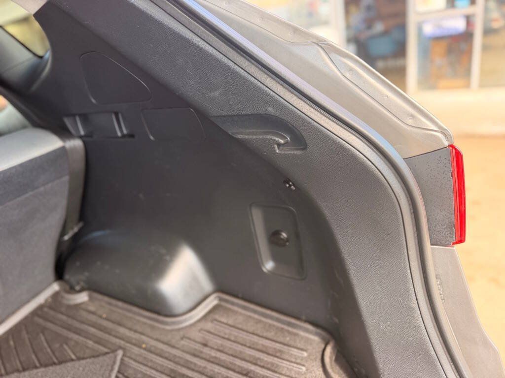 Used 2018 Hyundai Santa Fe Sport w/ 2.4L Value Package 02 FWD image 28