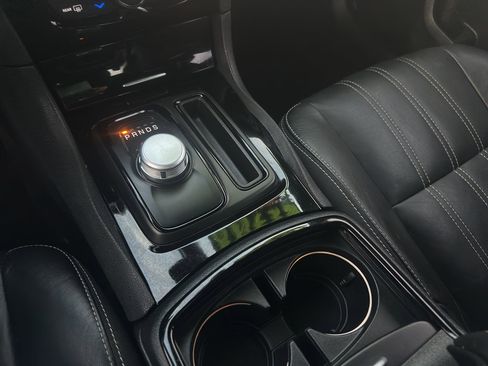 Used 2018 Chrysler 300 S image 18