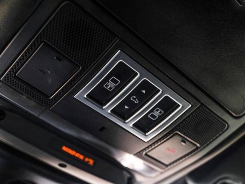 Used 2018 Land Rover Discovery SE AWD/4WD image 38