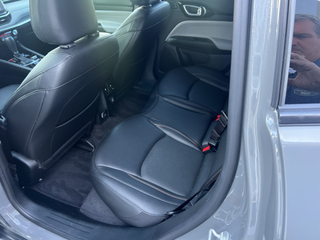 Used 2023 Jeep Compass Limited w/ Sun and Sound Group AWD/4WD image 17