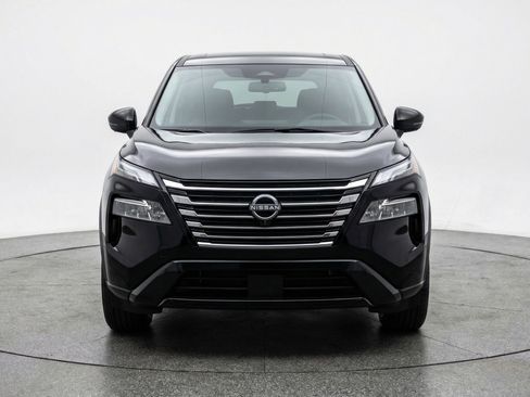 Used 2025 Nissan Rogue SV image 2