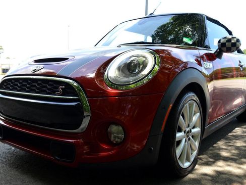 Used 2018 MINI Cooper S image 2