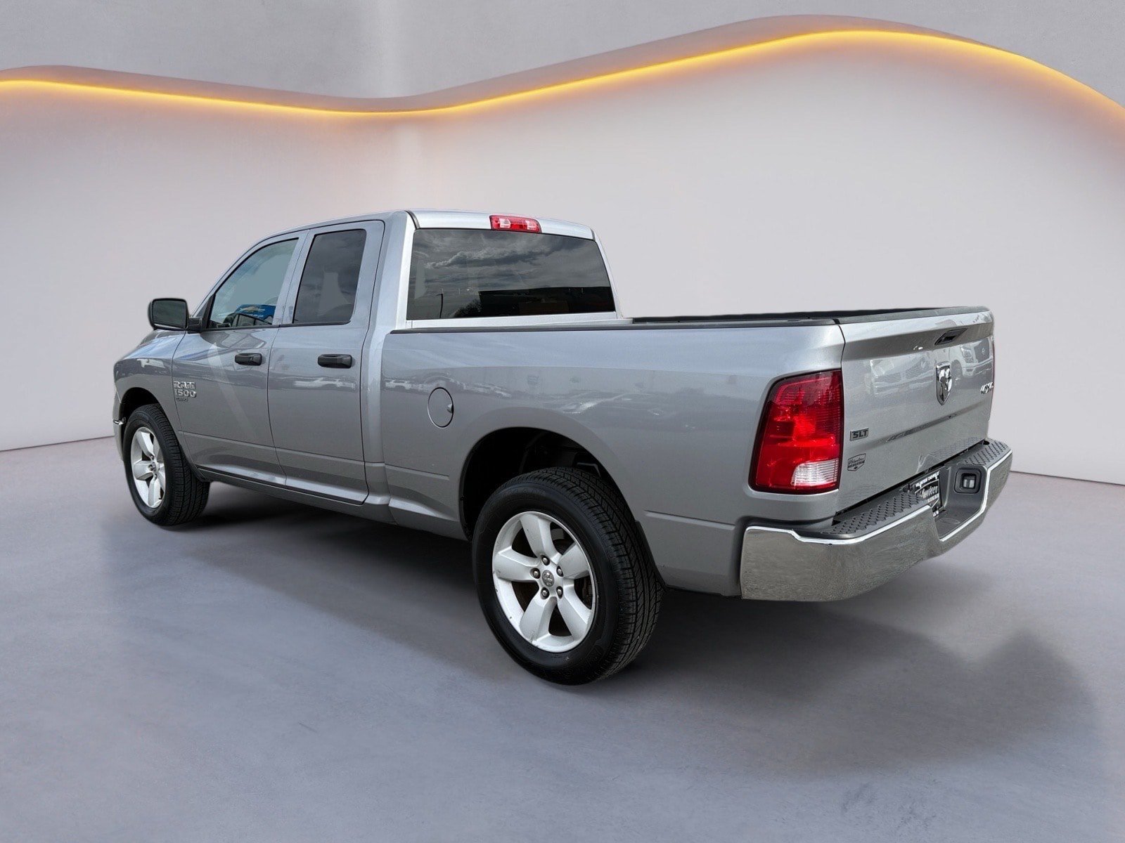 Used 2024 RAM 1500 Classic SLT AWD/4WD image 5