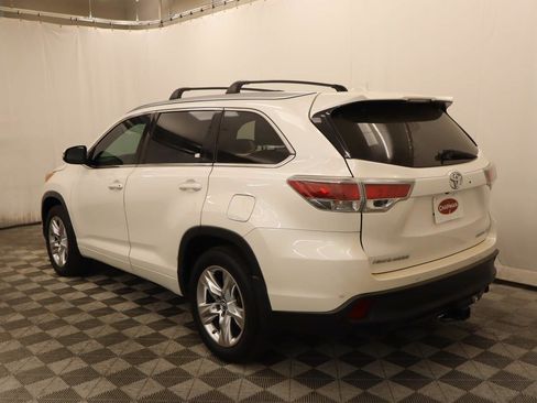 Used 2016 Toyota Highlander Limited w/ Driver Technology Package AWD/4WD image 3