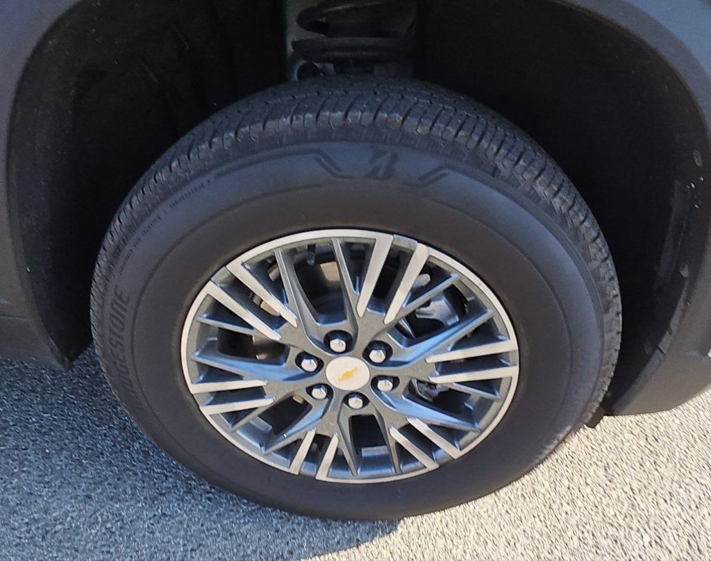 Used 2024 Chevrolet Traverse LT FWD image 4