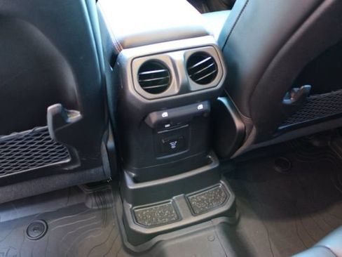 Used 2025 Jeep Wrangler Unlimited Rubicon AWD/4WD image 43
