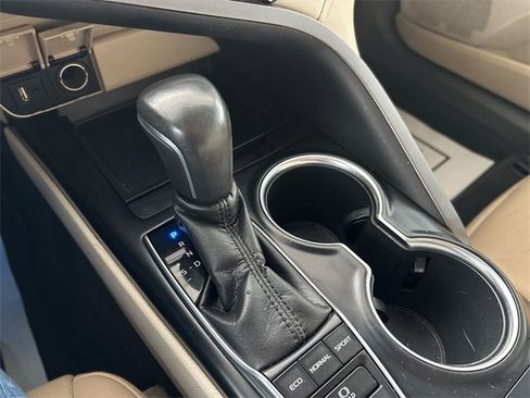 Used 2018 Toyota Camry XLE image 31