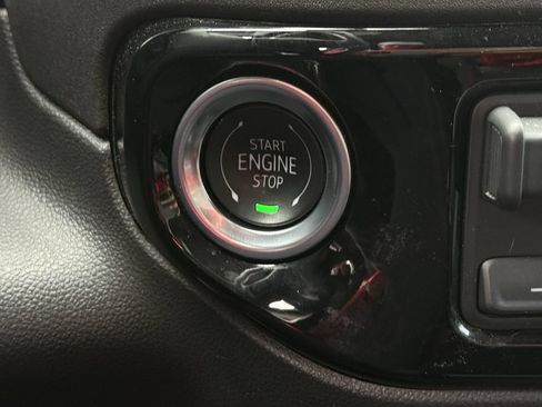 Used 2025 GMC Sierra 1500 SLT AWD/4WD image 19