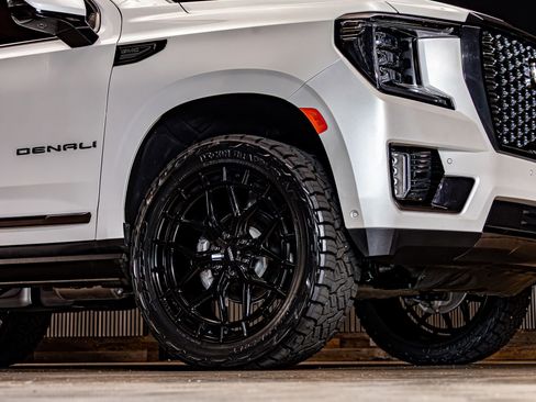 Used 2024 GMC Yukon Denali Ultimate AWD/4WD image 12