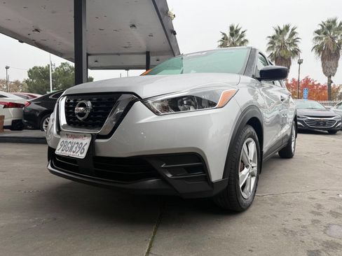 Used 2020 Nissan Kicks S image 22