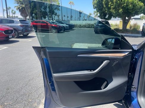Used 2024 Tesla Model Y Long Range AWD/4WD image 11