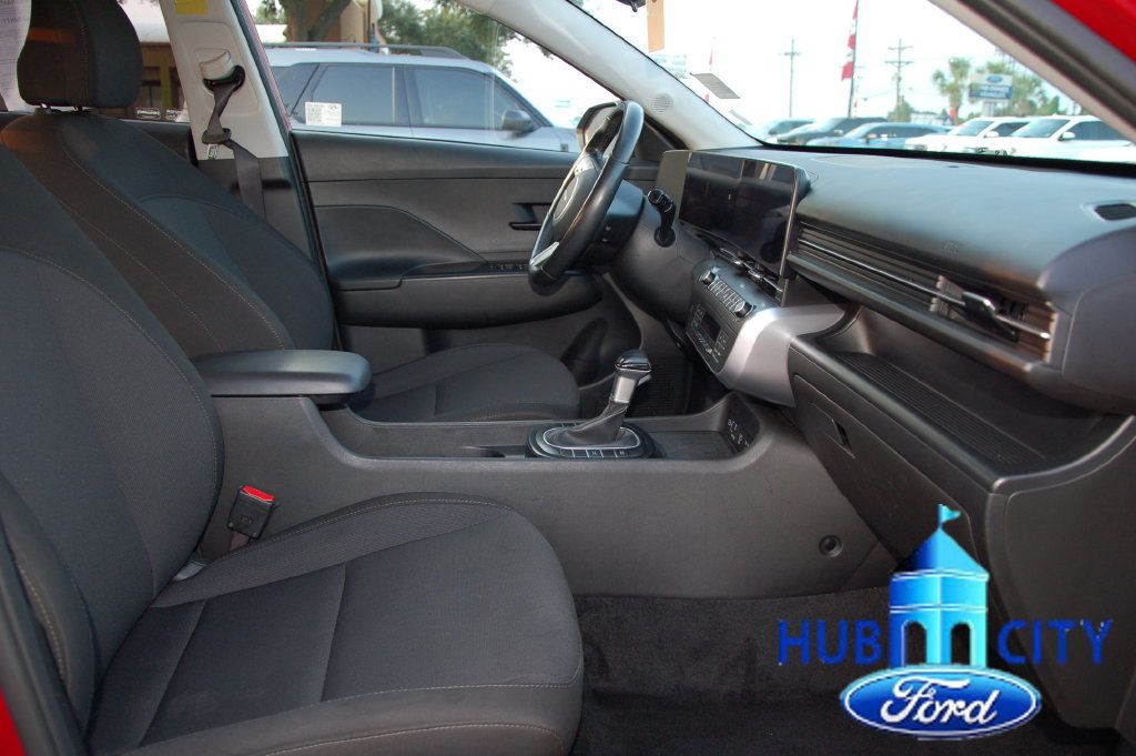 Used 2025 Hyundai Kona SEL FWD image 16