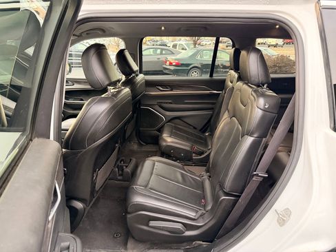 Used 2022 Jeep Grand Cherokee L Limited image 9