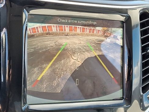 Used 2019 Jeep Cherokee Limited image 29