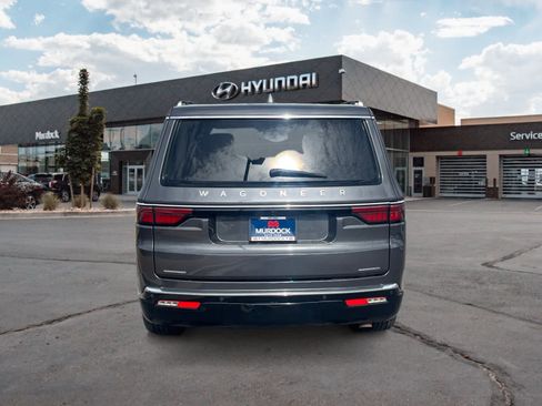 Used 2022 Jeep Wagoneer Series III w/ Flexible Seating Group image 4