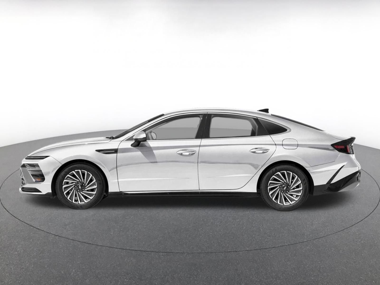 Used 2025 Hyundai Sonata SEL FWD image 3