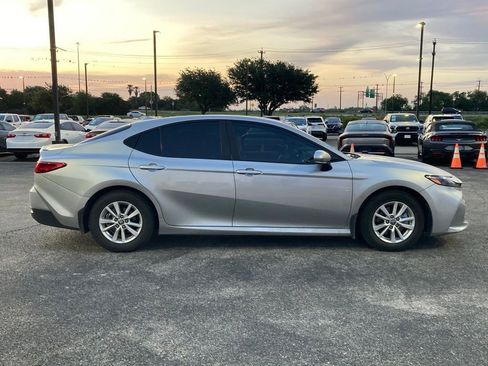 Used 2025 Toyota Camry LE w/ Convenience Package FWD image 4