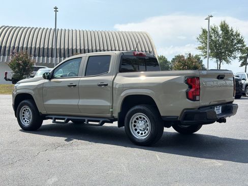 Used 2024 Chevrolet Colorado W/T w/ WT Convenience Package II RWD image 10